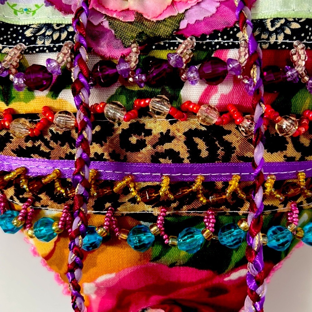 NWT VINTAGE BAG Heart-shaped Handmade Hand-beaded in Aspen CO ROSETTES colorful - Picture 4 of 16